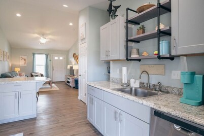 Shrimp Shack - Close to Downtown & Beaches - King Bed - Boat Parking - NO Pet Fees !