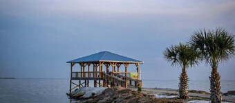 Turtles Nest - Close to Downtown & Beaches - King Bed - Boat Parking - NO Pet Fees !