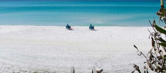 Turtles Nest - Close to Downtown & Beaches - King Bed - Boat Parking - NO Pet Fees !