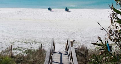 Turtles Nest - Close to Downtown & Beaches - King Bed - Boat Parking - NO Pet Fees !