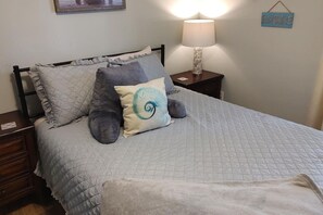 Desk, iron/ironing board, WiFi, bed sheets - Pelicans Post - Close to Downtown & Beaches - King Bed - Boat Parking - NO Pet Fees ! (Port St. Joe)