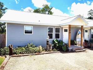 Exterior - Pelicans Post - Close to Downtown & Beaches - King Bed - Boat Parking - NO Pet Fees ! (Port St. Joe)