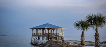 Pelicans Post - Close to Downtown & Beaches - King Bed - Boat Parking - NO Pet Fees !