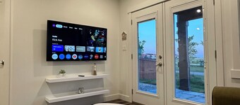 Juanu’s Cozy Cove - Walkout Basement Suite
Family Friendly
15mins from Airport