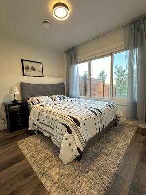 1 bedroom, iron/ironing board, travel cot, WiFi - Juanu’s Cozy Cove - Walkout Basement Suite
Family Friendly
15mins from Airport (Edmonton)