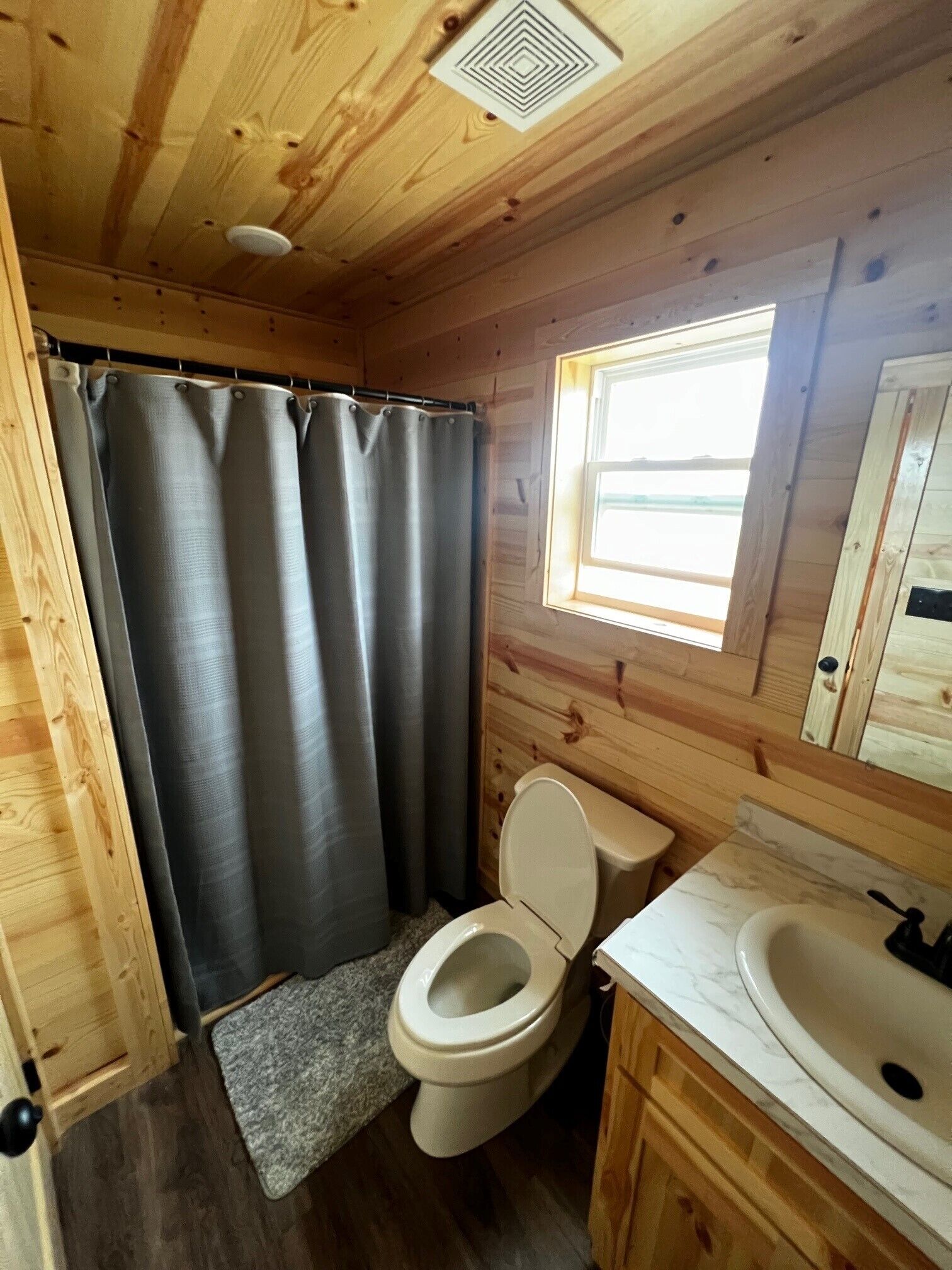 Cozy private cabin on a 1,000 acre Exotic Wildlife Ranch