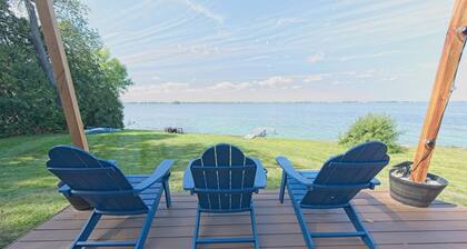 The Gatsby Getaway - A Charming 100-Year-Old Lakeside Retreat in Beaver Dam!