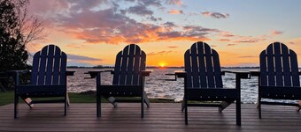 The Gatsby Getaway -  A Charming 100-Year-Old Lakeside Retreat in Beaver Dam!