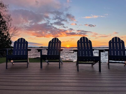 The Gatsby Getaway -  A Charming 100-Year-Old Lakeside Retreat in Beaver Dam!