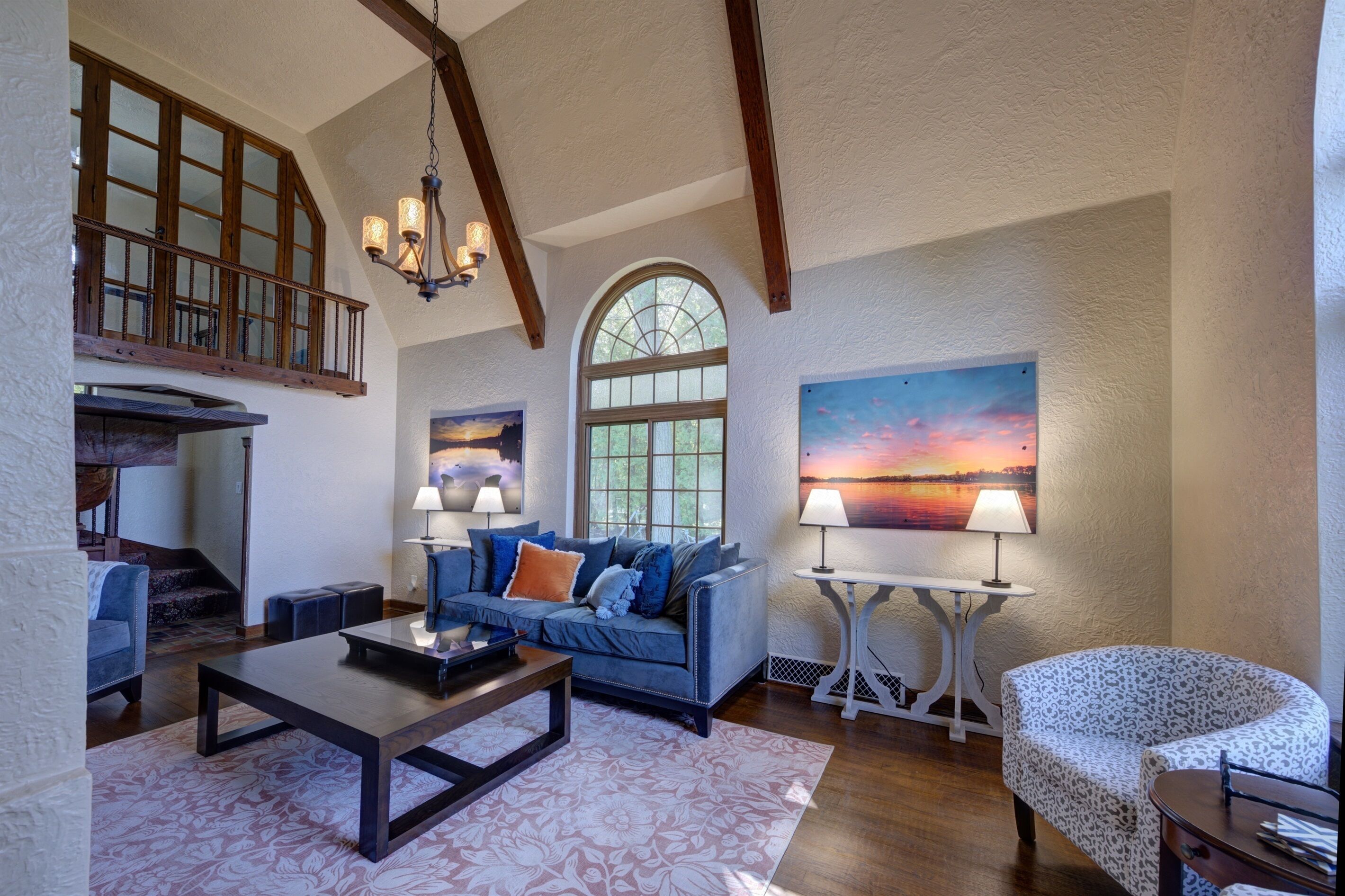 Een smart-tv, videogames en een kantoor