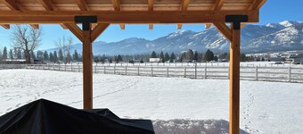 Brand New Spectacular 2BR house with view of Bitterroot Mountains.