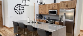 Brand New Spectacular 2BR house with view of Bitterroot Mountains.