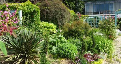 Comfortable Bed & Breakfast between Bagnoles de l'Orne and Domfront.