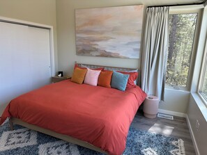 3 slaapkamers, een strijkplank/strijkijzer, wifi, beddengoed
