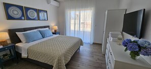 5 Schlafzimmer, Zimmersafe, Bügeleisen/Bügelbrett, WLAN