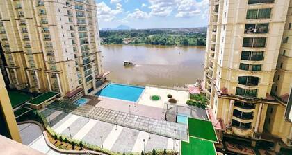 River view comfy homestay! Family-sized condo with Pool and Jacuzzi