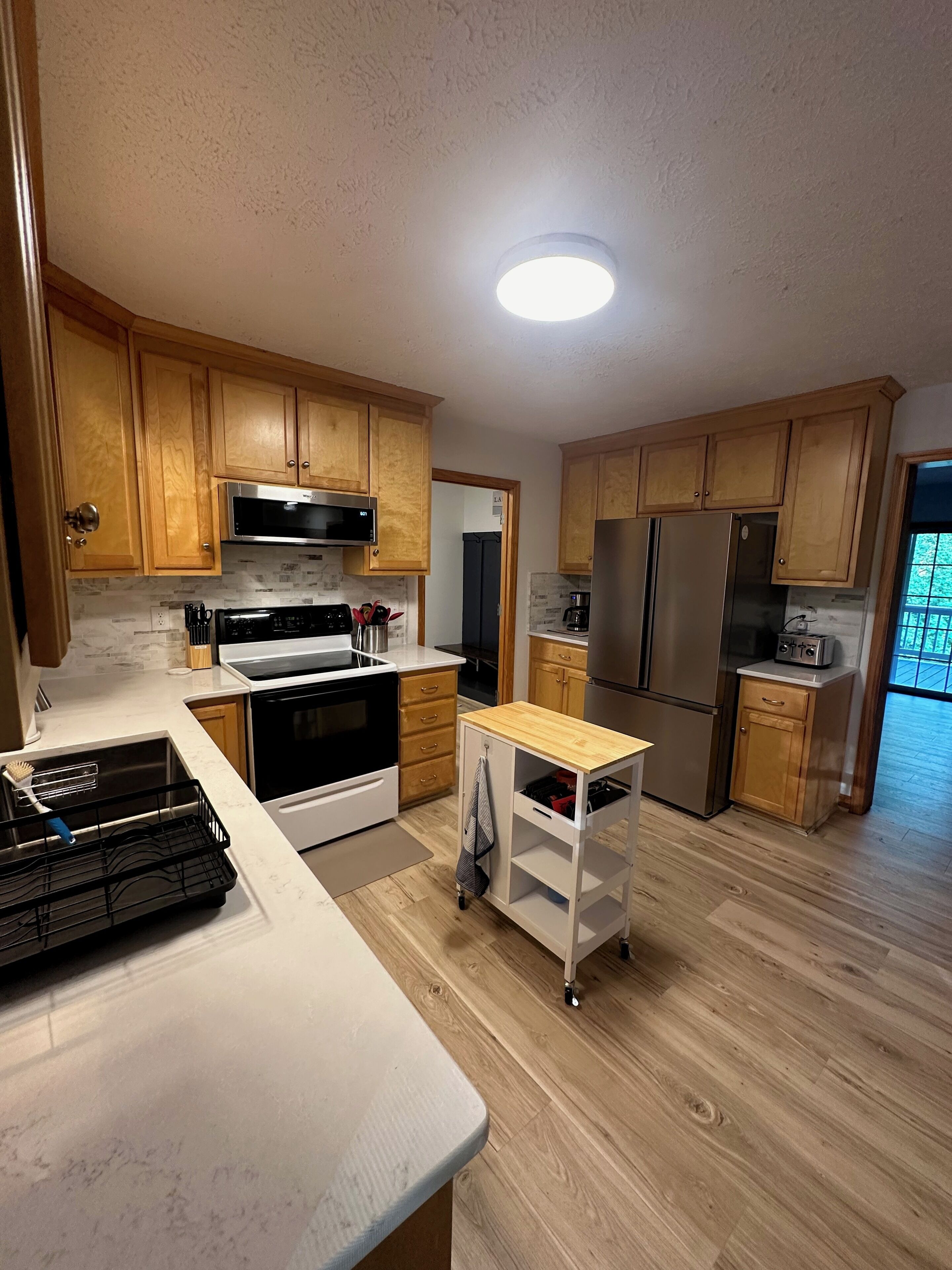 ثلاجة، ميكروويف، فرن، موقد طهي مسطح