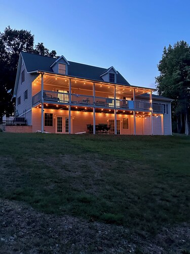 Serene waterfront home at Smith Mountain Lake in Huddleston, VA