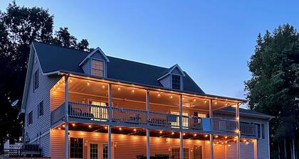 Serene waterfront home at Smith Mountain Lake in Huddleston, VA