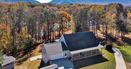 Serene waterfront home at Smith Mountain Lake in Huddleston, VA