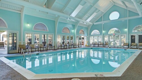 Discover Family Fun and History at Wyndham Kingsgate-1 Bedroom Suite