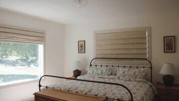 4 bedrooms, desk, iron/ironing board, WiFi