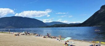 Mirabelle Farm - Acreage/Lake View/Pool/Hot Tub