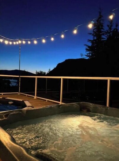 Mirabelle Farm - Acreage/Lake View/Pool/Hot Tub