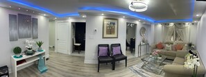 Smart TV - Super Luxury House with 3 Bedrooms, 1-1/2 Washrooms, Basement and Free Parking (Toronto)