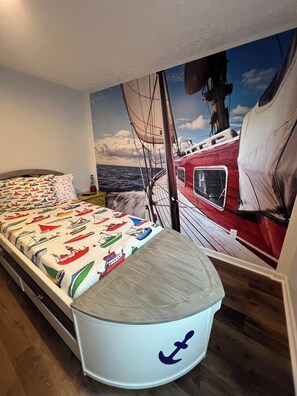 5 bedrooms, WiFi, bed sheets - Bring your boat!! We are close to the boat ramp! Come stay with us (Sneads Ferry)