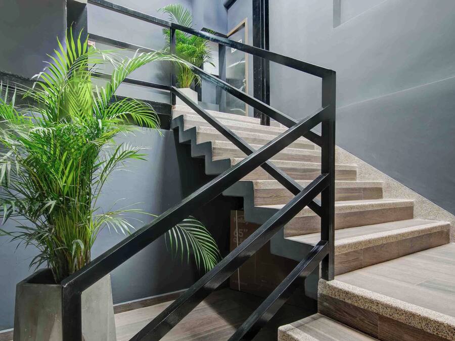 Handrails in stairways