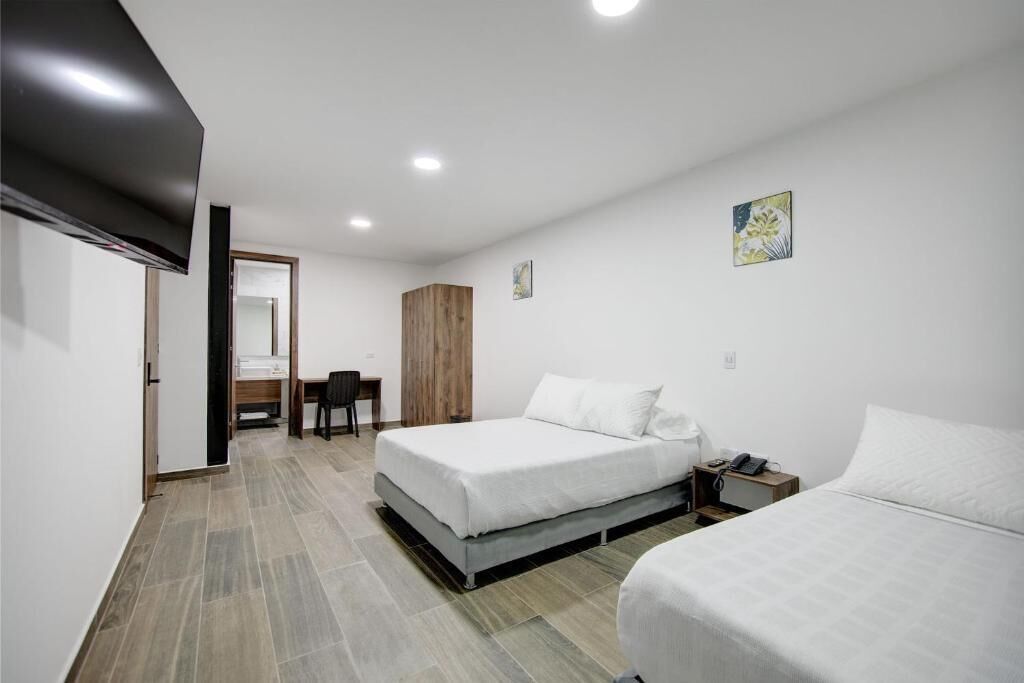 Habitación familiar con 2 camas individuales | Escritorio, espacio para trabajar con un portátil, wifi gratis