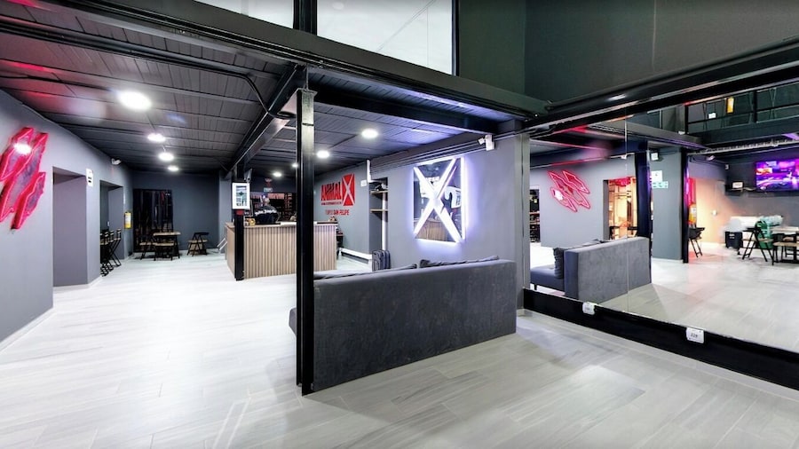 XLiving Host & Rooms