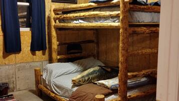 2 bedrooms, bed sheets