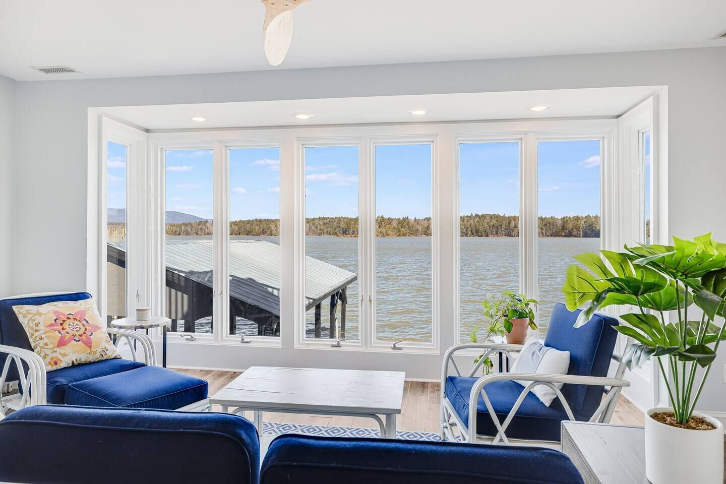 المنشأة من الداخل