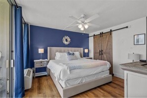 2 bedrooms, desk, iron/ironing board, free WiFi - 305 Beachfront Heated Pool Gulf View 2 Bed 1 Bath (Galveston)