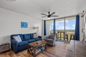 Smart TV, books - 305 Beachfront Heated Pool Gulf View 2 Bed 1 Bath (Galveston)