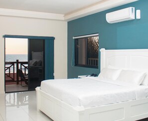 Comfort Suite | Laptop workspace, blackout drapes, iron/ironing board, free WiFi