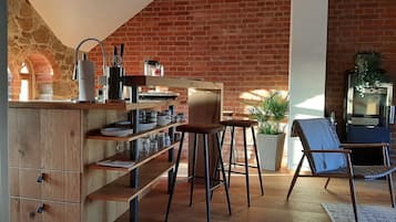 HexenburgbeiDresden 2-Raum Architektenw., Privatsauna, Whirlwanne, Kamin - NĂ€he SĂ€chsische Schweiz | Private kitchen | Full-size fridge, microwave, oven, stovetop