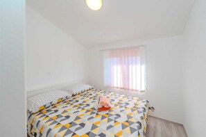 1 quarto, Wi-Fi de cortesia, roupa de cama