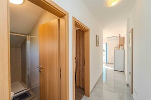 Interior - Emila's Apartment- Pink (Nin)