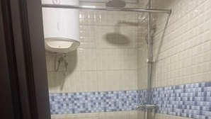 A bathroom with a toilet, a shower, and a sink. - ROYAL COMPLEX HOTEL AND APARTMENTS (Kampala)