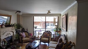 TV, computer monitors - Apartamento EN Chapinero Alto CON Chimenea Electrica (Bogotá)