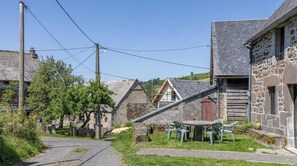 Outdoor dining - L'ouire - PERPEZAT - Gîte (PERPEZAT)