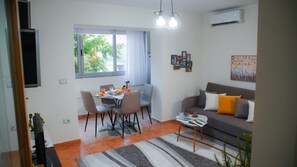 Dining - Family friendly , 11-minute walk from the heart of the city center. (Shkoder)