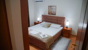 2 bedrooms, iron/ironing board, travel cot, free WiFi