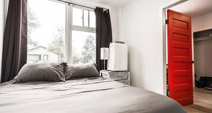 Unique Suite in Historic Ramsay By Stampede/Inglewood/Elbow River w/ Parking