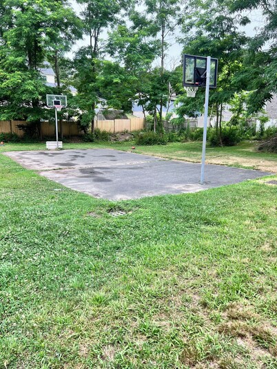 Charming 4-bedroom house with AC and WiFi in enchanting Barnstable