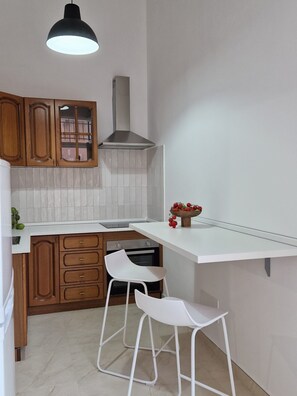 Fridge, oven, stovetop, coffee/tea maker - Appartamento nel centro storico di Avola (Avola)