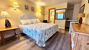 Individually decorated, individually furnished, blackout curtains - The Lamplight Inn (Lavallette)